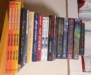 Read more about the article The Year-Long Scavenger Hunt (A 2023 Reading Challenge)